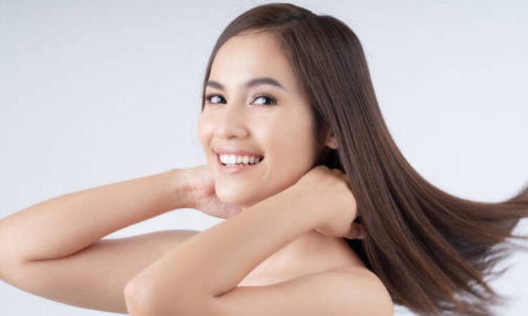 Wanita dengan rambut indah