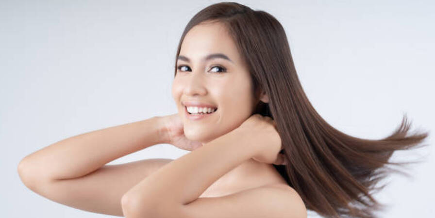 Wanita dengan rambut indah