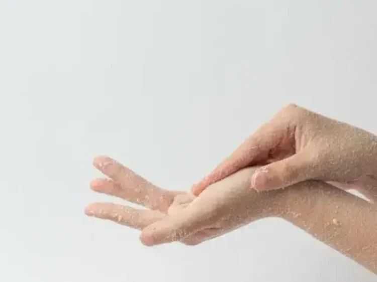 Cara Alami Mengatasi Kulit Kering pada Tangan dan Kaki