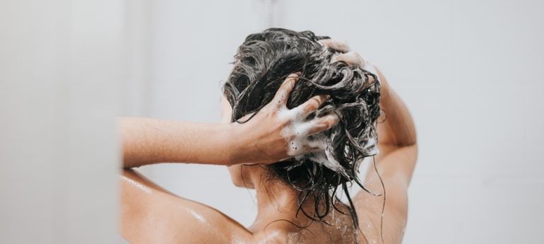 Berapa Kali Keramas yang Baik dalam Seminggu? Ini Penjelasannya