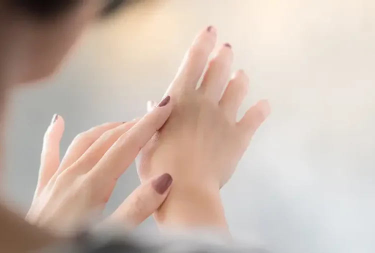 Handbody untuk Memutihkan Kulit dan Melindungi dari Sinar Matahari