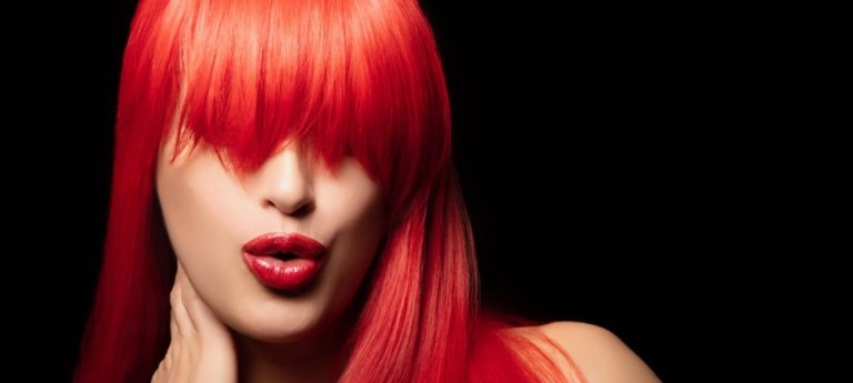 Cat Rambut Merah Gelap: Pilihan Warna Berani yang Elegan