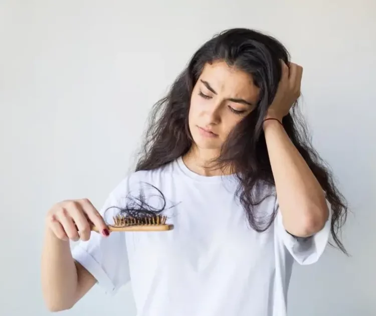 Ciri-Ciri Rambut Rontok karena Stress yang Harus Diwaspadai