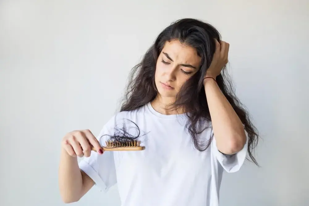 Ciri-Ciri Rambut Rontok karena Stress yang Harus Diwaspadai