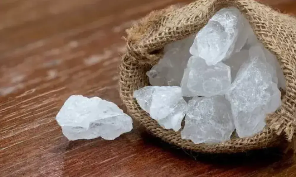 Apa Itu Tawas? Manfaat dan Penggunaannya