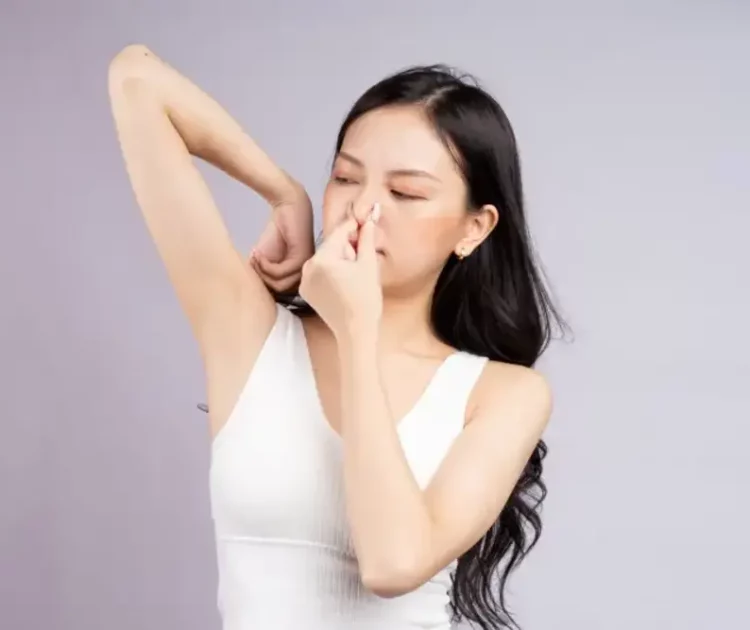 Cara Menghilangkan Bau Ketiak, Kenali Penyebabnya Dulu!
