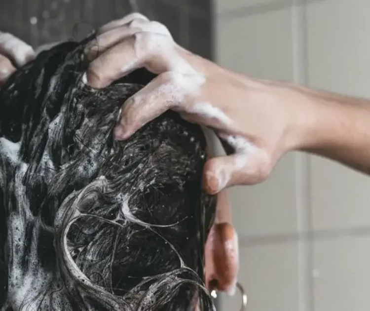 Keramas Berapa Kali dalam Seminggu agar Rambut Tetap Sehat?
