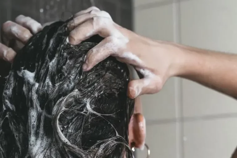 Keramas Berapa Kali dalam Seminggu agar Rambut Tetap Sehat?
