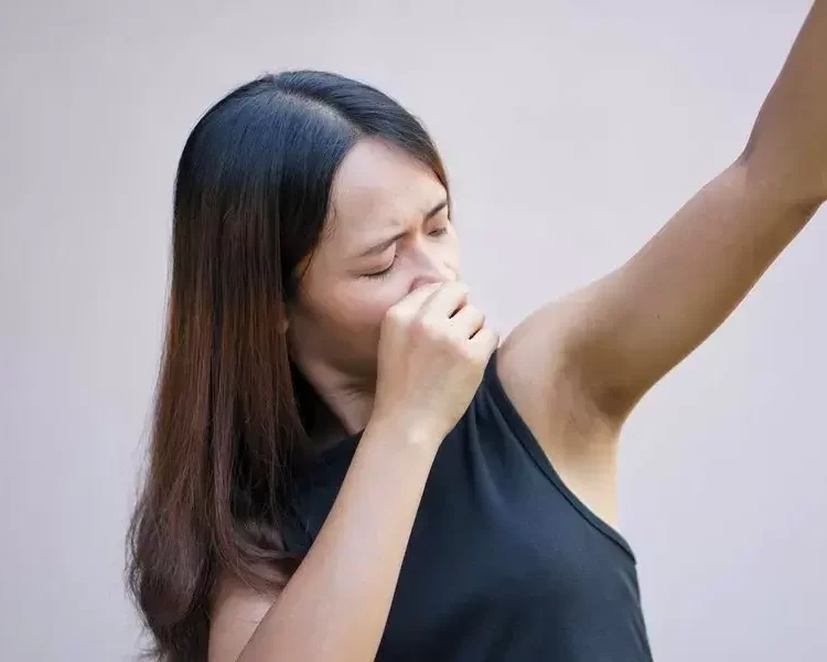 Ketiak Bau Meski Sudah Mandi? Ini Alasannya