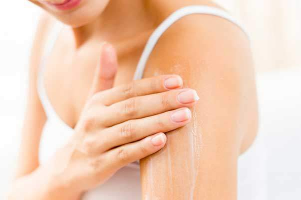 Perbedaan Body Lotion dan Body Serum: Mana yang Lebih Baik untuk Kulitmu?